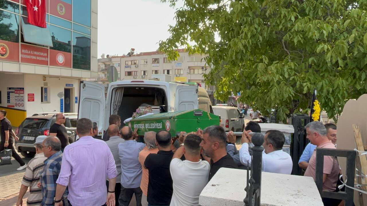 Muğla’da Zeytin Pökün Gözyaşlarıyla Son Yolculuğuna Uğurlandı 2